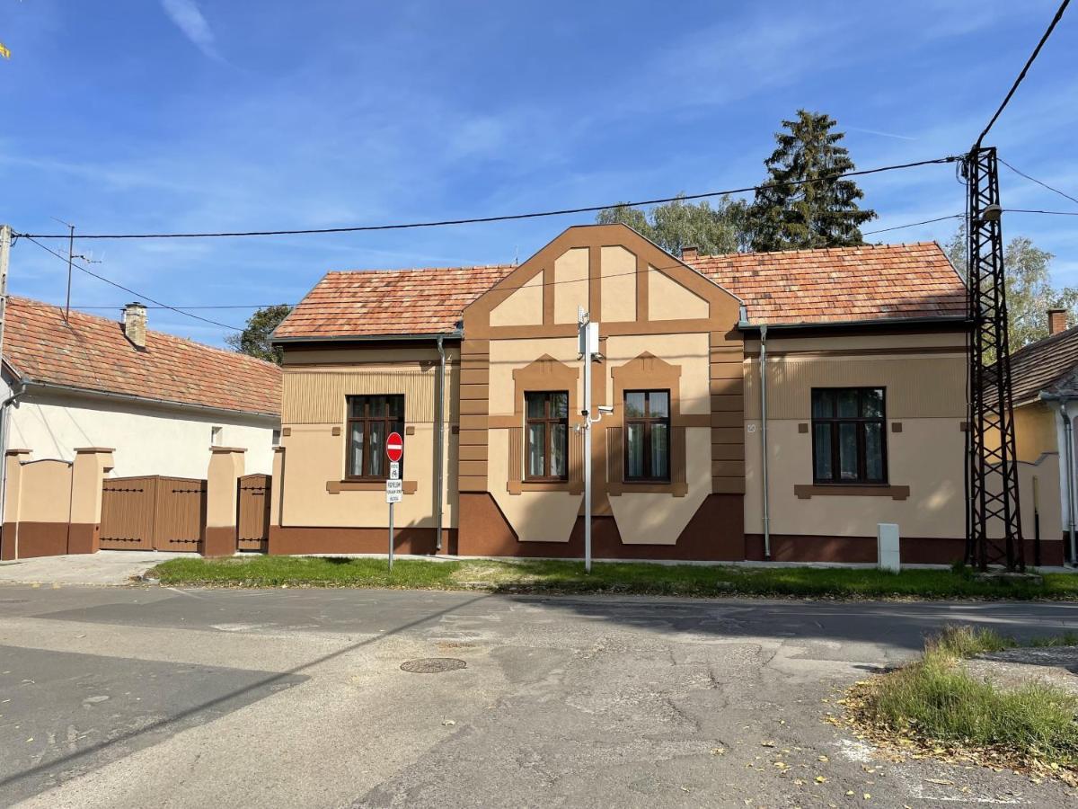 Kovacs Apartmanhaz Kiskunhalas Exterior photo